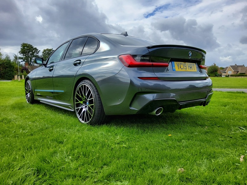 BMW 3 SERIES
