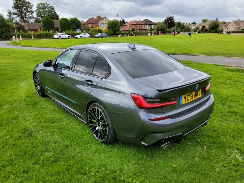 BMW 3 SERIES
